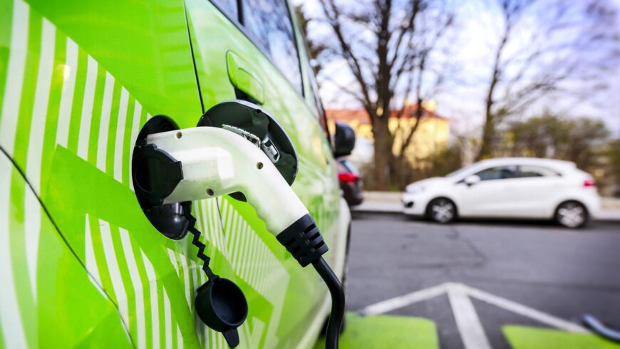 Il mercato globale delle auto elettriche è cresciuto del 40% nel 2020